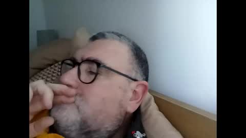 twohats2810 online show from January 17, 2026, 2:33 pm