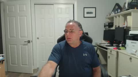 Twopeopleinlove online show from October 6, 2025, 10:02 am