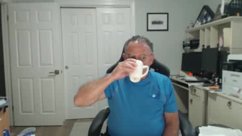 Twopeopleinlove online show from October 10, 2025, 10:03 am