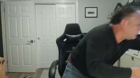 Twopeopleinlove online show from October 14, 2025, 9:54 am