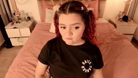 Twiggy online show from February 26, 2025, 8:33 pm