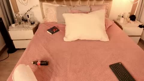 Twiggy online show from March 11, 2025, 8:20 pm