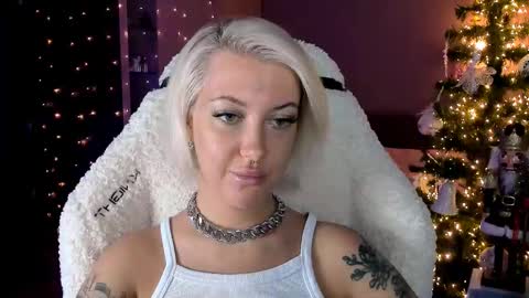 Snapshot of tykioty_miley chatting on December 22, 2024, 1:44 pm Miley online show from December 22, 2024, 1:44 pm