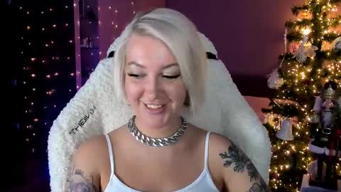 Snapshot of tykioty_miley chatting on December 23, 2024, 4:28 pm Miley online show from December 23, 2024, 4:28 pm