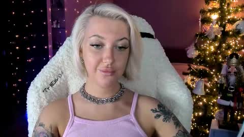 Snapshot of tykioty_miley chatting on December 25, 2024, 3:38 pm Miley online show from December 25, 2024, 3:38 pm