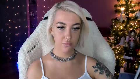 Snapshot of tykioty_miley chatting on December 29, 2024, 11:29 am Miley online show from December 29, 2024, 11:29 am