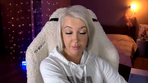 Snapshot of tykioty_miley chatting on January 29, 2025, 5:24 pm Miley online show from January 29, 2025, 5:24 pm