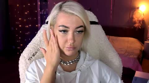 Snapshot of tykioty_miley chatting on February 23, 2025, 2:25 pm Miley online show from February 23, 2025, 2:25 pm