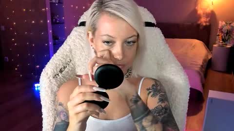 Snapshot of tykioty_miley chatting on October 20, 2025, 11:32 am Miley online show from October 20, 2025, 11:32 am