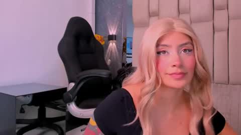 Snapshot of tyla_demon chatting on May 19, 2026, 3:35 am TYLA online show from May 19, 2026, 3:35 am