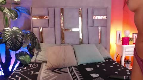 tyla_ks online show from September 12, 2025, 7:36 pm