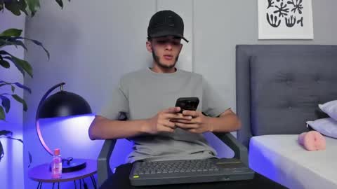 Snapshot of tyler_fox_ chatting on May 23, 2026, 9:08 pm Tyler Fox online show from May 23, 2026, 9:08 pm