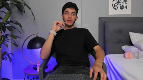 Snapshot of tyler_fox_ chatting on May 31, 2026, 8:43 pm Tyler Fox online show from May 31, 2026, 8:43 pm