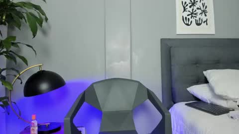 Snapshot of tyler_fox_ chatting on June 16, 2026, 9:17 pm Tyler Fox online show from June 16, 2026, 9:17 pm