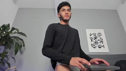 Snapshot of tyler_fox_ chatting on July 2, 2026, 9:43 pm Tyler Fox online show from July 2, 2026, 9:43 pm