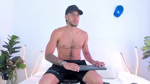 Snapshot of tyler_jonnes chatting on February 23, 2025, 5:07 pm Tyler online show from February 23, 2025, 5:07 pm