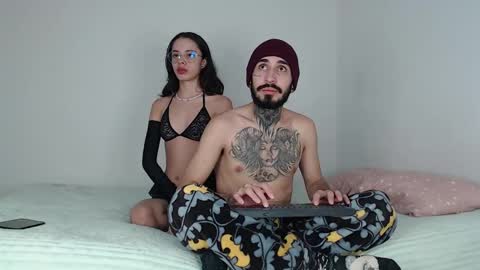 Snapshot of tyler_y_luna chatting on December 8, 2024, 3:53 am Tyler y Luna online show from December 8, 2024, 3:53 am