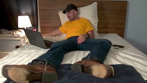 Snapshot of tylerlogan813 chatting on September 13, 2025, 5:18 am TylerLogan813 online show from September 13, 2025, 5:18 am