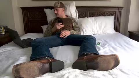 Snapshot of tylerlogan813 chatting on October 27, 2025, 7:07 pm TylerLogan813 online show from October 27, 2025, 7:07 pm