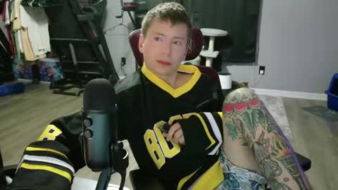 Snapshot of tylernextdoor chatting on May 22, 2026, 1:46 am Tyler online show from May 22, 2026, 1:46 am