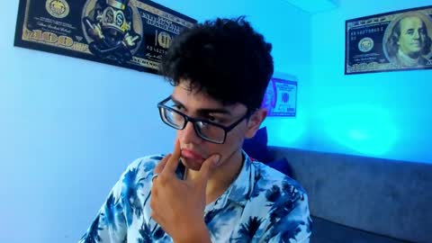 Snapshot of tylerwhiite_ chatting on January 13, 2025, 6:27 am online show from January 13, 2025, 6:27 am