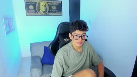 Snapshot of tylerwhiite_ chatting on February 8, 2025, 6:33 am online show from February 8, 2025, 6:33 am