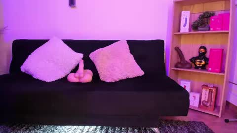 Snapshot of tylla__ chatting on August 4, 2026, 4:37 am tylla__ online show from August 4, 2026, 4:37 am