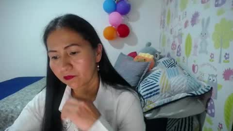 Snapshot of tyna_b chatting on June 4, 2026, 4:46 pm Tyna online show from June 4, 2026, 4:46 pm