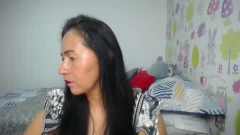 Snapshot of tyna_b chatting on June 10, 2026, 1:17 am Tyna online show from June 10, 2026, 1:17 am