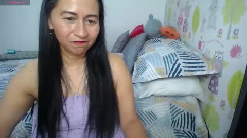 Snapshot of tyna_b chatting on June 14, 2026, 3:03 pm Tyna online show from June 14, 2026, 3:03 pm