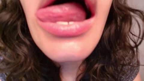 Snapshot of tyna_ch chatting on February 9, 2025, 11:25 am TYNA online show from February 9, 2025, 11:25 am
