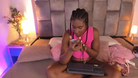 TYRA   online show from March 13, 2026, 12:12 pm