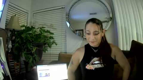 Snapshot of uandme_baby chatting on July 22, 2026, 11:24 am Azelia B online show from July 22, 2026, 11:24 am