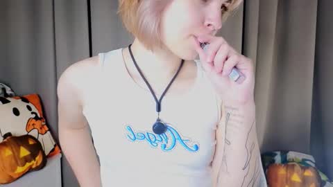 Snapshot of udeleclive chatting on November 1, 2025, 3:25 pm Polly online show from November 1, 2025, 3:25 pm