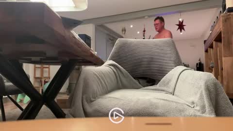 Snapshot of ueberdruck01 chatting on December 17, 2025, 10:49 pm ueberdruck01 online show from December 17, 2025, 10:49 pm