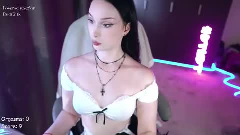 Izzy    online show from July 29, 2026, 3:21 pm