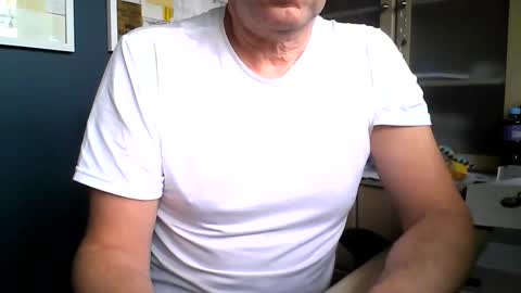 Snapshot of ukshowall chatting on October 4, 2025, 10:57 am mark online show from October 4, 2025, 10:57 am