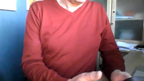 Snapshot of ukshowall chatting on December 16, 2025, 3:06 pm mark online show from December 16, 2025, 3:06 pm