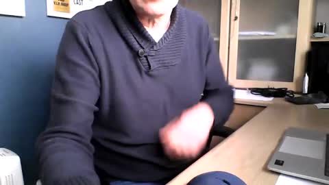 Snapshot of ukshowall chatting on February 13, 2026, 2:13 pm mark online show from February 13, 2026, 2:13 pm