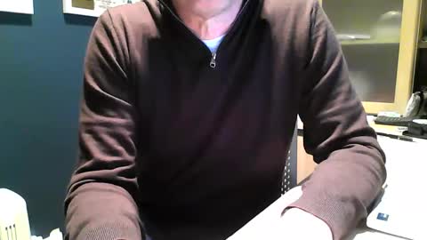 Snapshot of ukshowall chatting on February 23, 2026, 6:05 pm mark online show from February 23, 2026, 6:05 pm