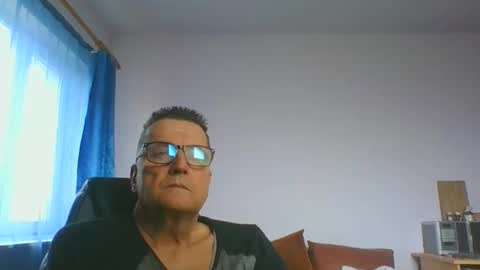 Snapshot of ulmeni4 chatting on January 15, 2025, 8:30 am ulmeni4 online show from January 15, 2025, 8:30 am