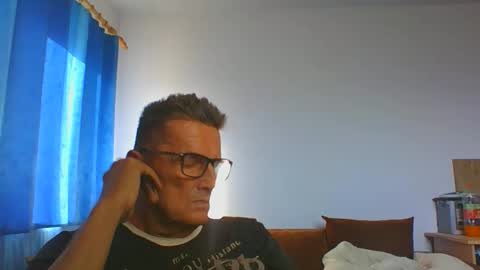 Snapshot of ulmeni4 chatting on May 28, 2026, 3:31 pm ulmeni4 online show from May 28, 2026, 3:31 pm
