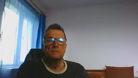 Snapshot of ulmeni4 chatting on May 31, 2026, 1:29 pm ulmeni4 online show from May 31, 2026, 1:29 pm