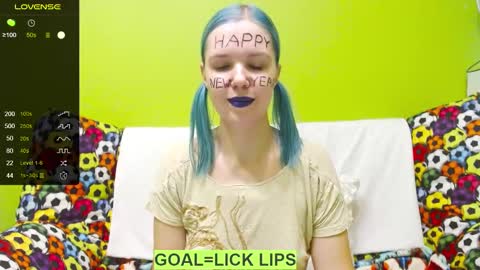 Snapshot of ultra_meow chatting on December 30, 2024, 9:19 pm Roxy online show from December 30, 2024, 9:19 pm