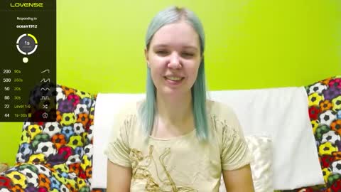 Snapshot of ultra_meow chatting on January 22, 2025, 11:43 pm Roxy online show from January 22, 2025, 11:43 pm