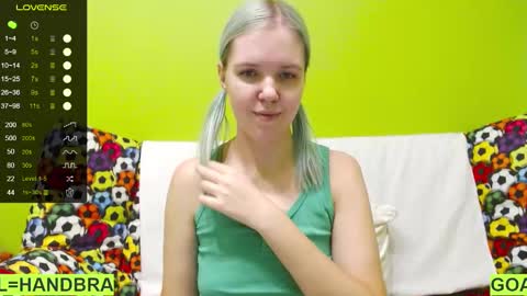 Snapshot of ultra_meow chatting on February 9, 2025, 3:32 am Roxy online show from February 9, 2025, 3:32 am