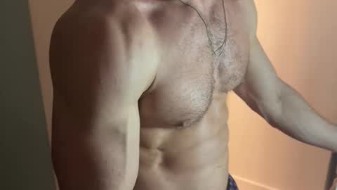 Snapshot of um_cammusc chatting on March 19, 2026, 11:53 pm Um CM online show from March 19, 2026, 11:53 pm