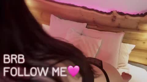 Snapshot of una_medisson chatting on December 6, 2024, 12:38 pm Una online show from December 6, 2024, 12:38 pm