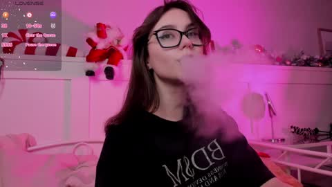 Snapshot of una_medisson chatting on December 24, 2024, 12:33 pm Una online show from December 24, 2024, 12:33 pm