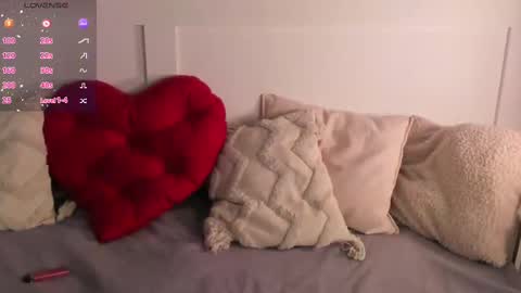 Snapshot of una_medisson chatting on February 17, 2025, 11:23 am Una online show from February 17, 2025, 11:23 am